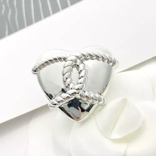 Cheap Chanel Brooches For Women #1352282 Replica Wholesale [$27.00 USD] [ITEM#1352282] on Replica Chanel Brooches