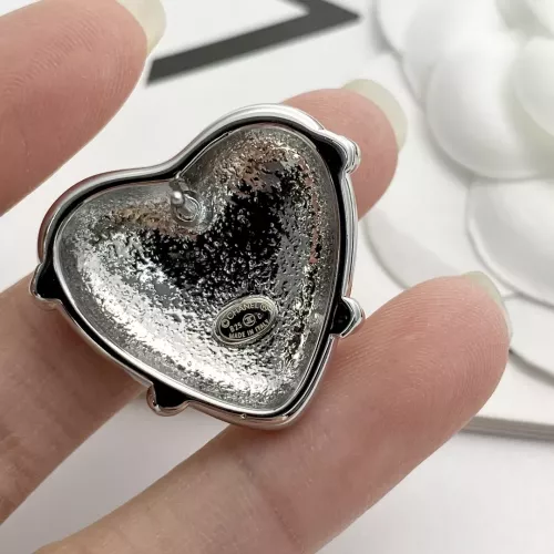 Cheap Chanel Brooches For Women #1352282 Replica Wholesale [$27.00 USD] [ITEM#1352282] on Replica Chanel Brooches