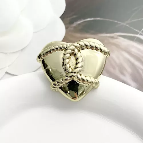 Cheap Chanel Brooches For Women #1352283 Replica Wholesale [$27.00 USD] [ITEM#1352283] on Replica Chanel Brooches