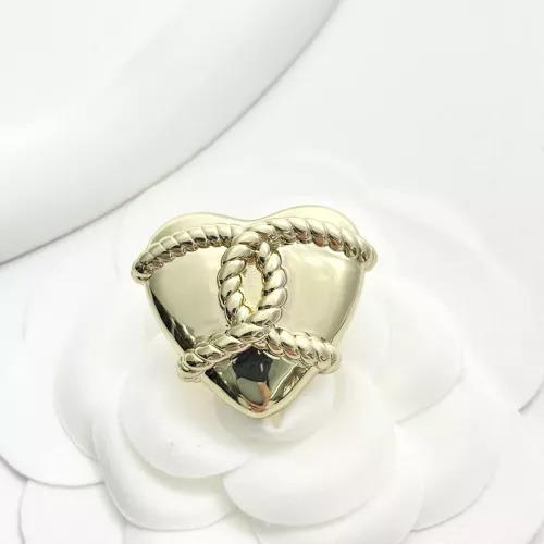 Cheap Chanel Brooches For Women #1352283 Replica Wholesale [$27.00 USD] [ITEM#1352283] on Replica Chanel Brooches