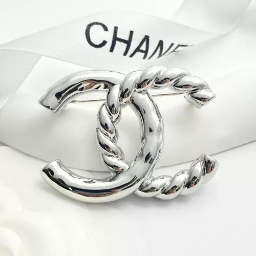 Cheap Chanel Brooches For Women #1352284 Replica Wholesale [$29.00 USD] [ITEM#1352284] on Replica Chanel Brooches