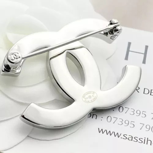 Cheap Chanel Brooches For Women #1352294 Replica Wholesale [$34.00 USD] [ITEM#1352294] on Replica Chanel Brooches