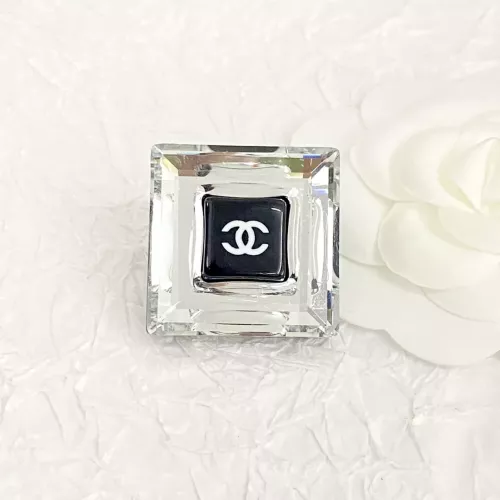 Cheap Chanel Brooches For Women #1352315 Replica Wholesale [$32.00 USD] [ITEM#1352315] on Replica Chanel Brooches