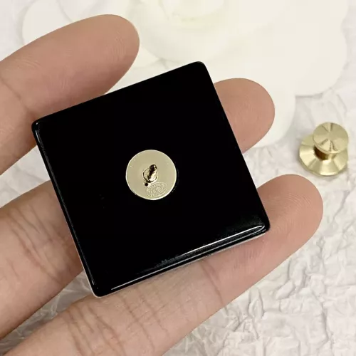 Cheap Chanel Brooches For Women #1352315 Replica Wholesale [$32.00 USD] [ITEM#1352315] on Replica Chanel Brooches