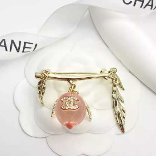 Cheap Chanel Brooches For Women #1352370 Replica Wholesale [$38.00 USD] [ITEM#1352370] on Replica Chanel Brooches