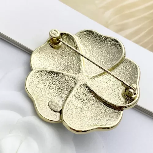 Cheap Chanel Brooches For Women #1352372 Replica Wholesale [$32.00 USD] [ITEM#1352372] on Replica Chanel Brooches