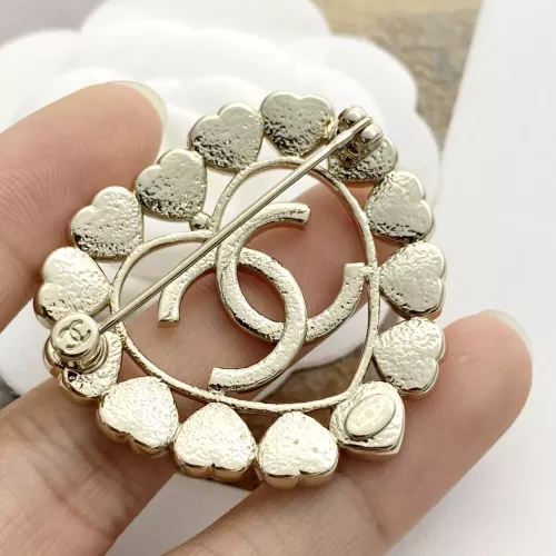 Cheap Chanel Brooches For Women #1352374 Replica Wholesale [$34.00 USD] [ITEM#1352374] on Replica Chanel Brooches