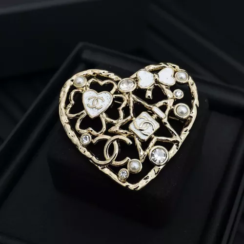 Chanel Brooches For Women #1352475