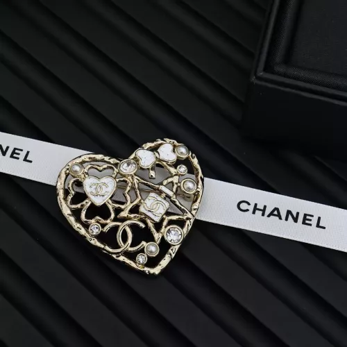 Cheap Chanel Brooches For Women #1352475 Replica Wholesale [$27.00 USD] [ITEM#1352475] on Replica Chanel Brooches