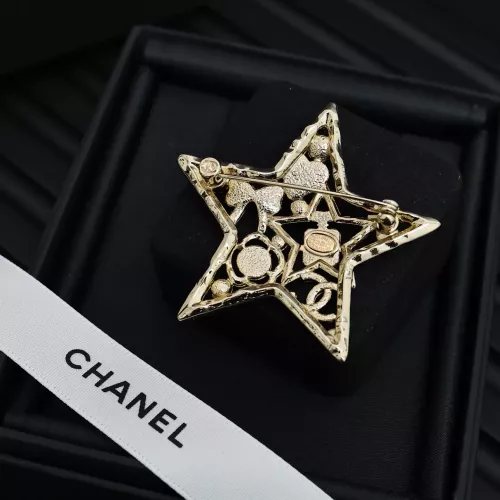 Cheap Chanel Brooches For Women #1352476 Replica Wholesale [$27.00 USD] [ITEM#1352476] on Replica Chanel Brooches