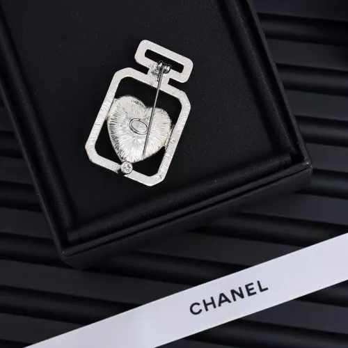 Cheap Chanel Brooches For Women #1352478 Replica Wholesale [$27.00 USD] [ITEM#1352478] on Replica Chanel Brooches