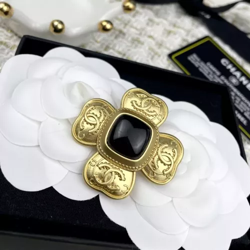 Cheap Chanel Brooches For Women #1352480 Replica Wholesale [$25.00 USD] [ITEM#1352480] on Replica Chanel Brooches