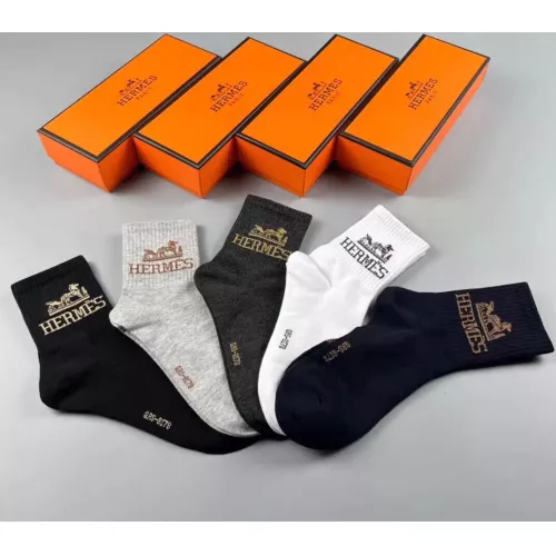 Cheap Hermes Socks For Men #1352868 Replica Wholesale [$25.00 USD] [ITEM#1352868] on Replica Hermes Socks
