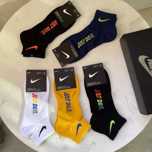 Cheap Nike Socks #1352876 Replica Wholesale [$25.00 USD] [ITEM#1352876] on Replica Nike Socks