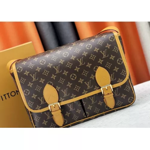 Louis Vuitton AAA Quality Messenger Bags For Unisex #1357373