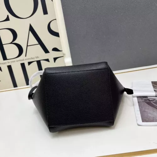 Cheap Fendi AAA Quality Shoulder Bags For Women #1358781 Replica Wholesale [$96.00 USD] [ITEM#1358781] on Replica Fendi AAA Quality Shoulder Bags