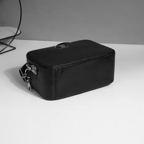 Cheap Louis Vuitton AAA Man Messenger Bags #1359686 Replica Wholesale [$108.00 USD] [ITEM#1359686] on Replica Louis Vuitton AAA Man Messenger Bags