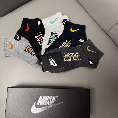 Cheap Nike Socks #1360132 Replica Wholesale [$25.00 USD] [ITEM#1360132] on Replica Nike Socks