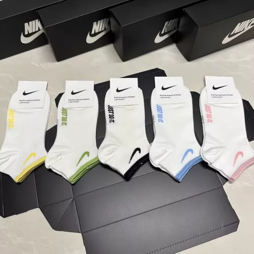 Cheap Nike Socks For Women #1360319 Replica Wholesale [$25.00 USD] [ITEM#1360319] on Replica Nike Socks