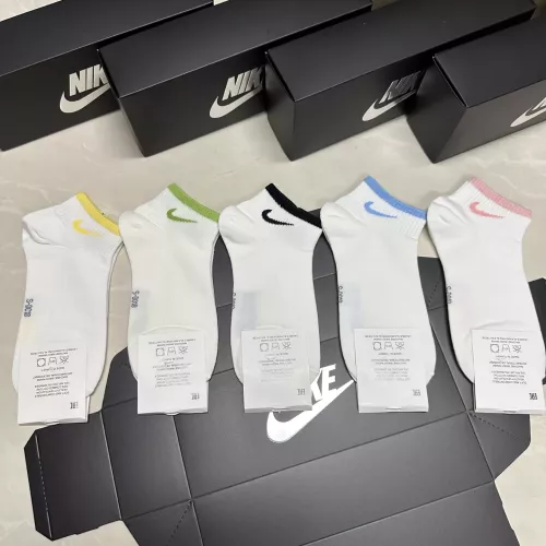 Cheap Nike Socks For Women #1360319 Replica Wholesale [$25.00 USD] [ITEM#1360319] on Replica Nike Socks