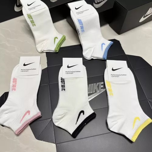 Cheap Nike Socks For Women #1360319 Replica Wholesale [$25.00 USD] [ITEM#1360319] on Replica Nike Socks