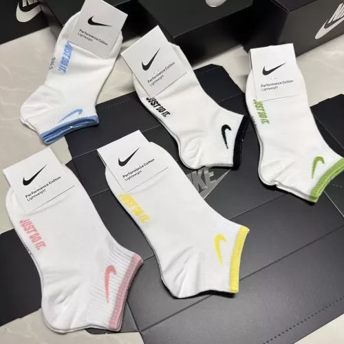 Cheap Nike Socks For Women #1360319 Replica Wholesale [$25.00 USD] [ITEM#1360319] on Replica Nike Socks