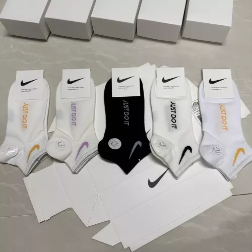Cheap Nike Socks For Women #1360320 Replica Wholesale [$25.00 USD] [ITEM#1360320] on Replica Nike Socks