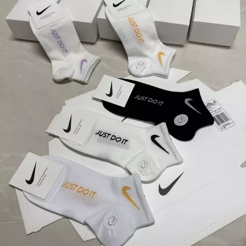 Cheap Nike Socks For Women #1360320 Replica Wholesale [$25.00 USD] [ITEM#1360320] on Replica Nike Socks