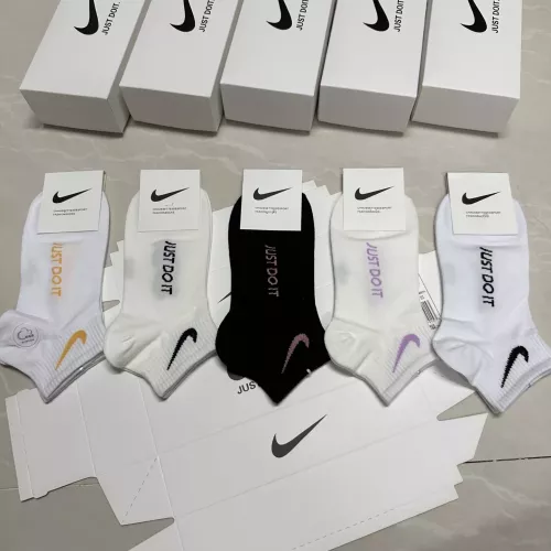 Cheap Nike Socks For Women #1360320 Replica Wholesale [$25.00 USD] [ITEM#1360320] on Replica Nike Socks
