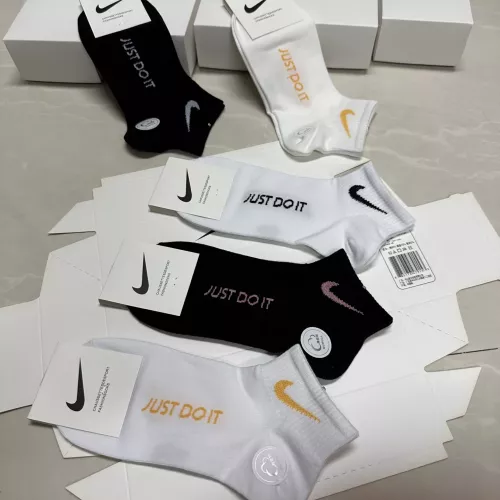 Cheap Nike Socks For Women #1360321 Replica Wholesale [$25.00 USD] [ITEM#1360321] on Replica Nike Socks
