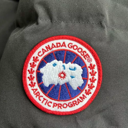 Cheap Canada Goose Down Feather Coat Long Sleeved For Men #1366609 Replica Wholesale [$160.00 USD] [ITEM#1366609] on Replica Canada Goose Down Feather Coat