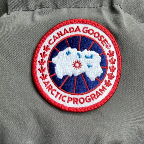 Cheap Canada Goose Down Feather Coat Long Sleeved For Men #1366610 Replica Wholesale [$160.00 USD] [ITEM#1366610] on Replica Canada Goose Down Feather Coat