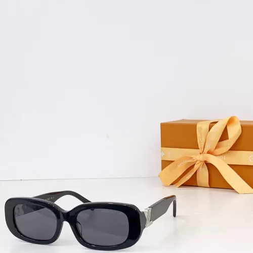 Louis Vuitton AAA Quality Sunglasses #1368228