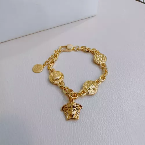 Cheap Versace Bracelets #1372893 Replica Wholesale [$42.00 USD] [ITEM#1372893] on Replica Versace Bracelets