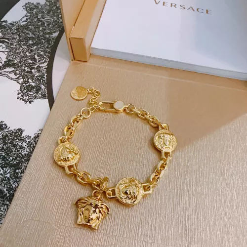 Cheap Versace Bracelets #1372893 Replica Wholesale [$42.00 USD] [ITEM#1372893] on Replica Versace Bracelets