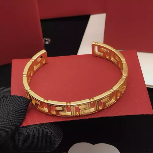Cheap Versace Bracelets #1373093 Replica Wholesale [$32.00 USD] [ITEM#1373093] on Replica Versace Bracelets