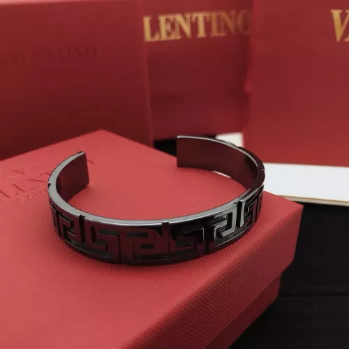 Cheap Versace Bracelets #1373095 Replica Wholesale [$32.00 USD] [ITEM#1373095] on Replica Versace Bracelets