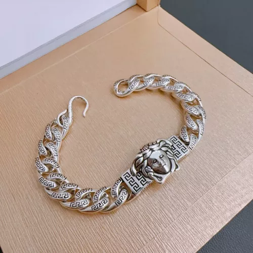 Cheap Versace Bracelets For Unisex #1373762 Replica Wholesale [$76.00 USD] [ITEM#1373762] on Replica Versace Bracelets