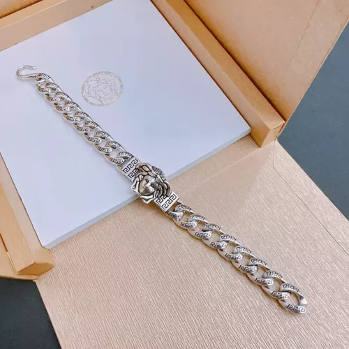 Cheap Versace Bracelets For Unisex #1373762 Replica Wholesale [$76.00 USD] [ITEM#1373762] on Replica Versace Bracelets