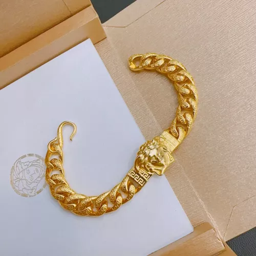Cheap Versace Bracelets For Unisex #1373763 Replica Wholesale [$76.00 USD] [ITEM#1373763] on Replica Versace Bracelets