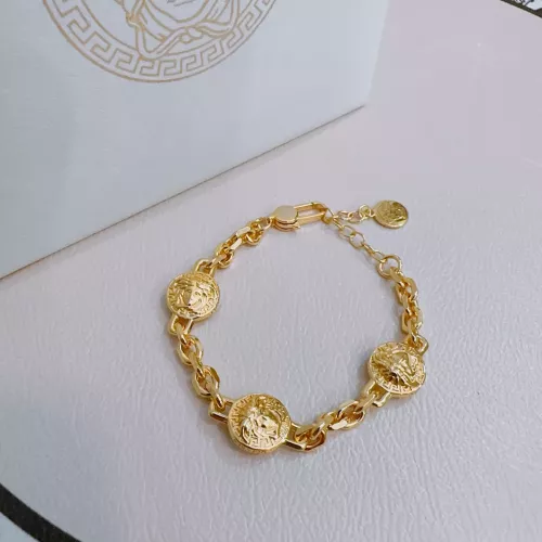 Cheap Versace Bracelets For Unisex #1373764 Replica Wholesale [$48.00 USD] [ITEM#1373764] on Replica Versace Bracelets