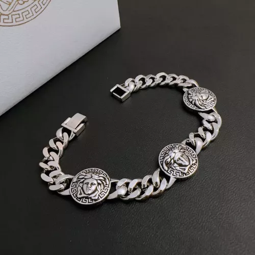 Cheap Versace Bracelets For Unisex #1373773 Replica Wholesale [$72.00 USD] [ITEM#1373773] on Replica Versace Bracelets