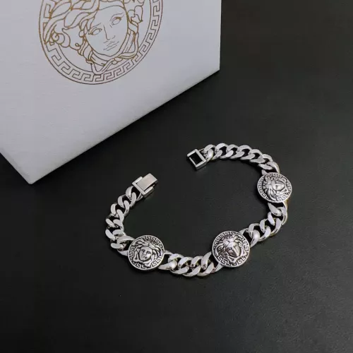 Cheap Versace Bracelets For Unisex #1373773 Replica Wholesale [$72.00 USD] [ITEM#1373773] on Replica Versace Bracelets