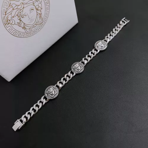 Cheap Versace Bracelets For Unisex #1373773 Replica Wholesale [$72.00 USD] [ITEM#1373773] on Replica Versace Bracelets