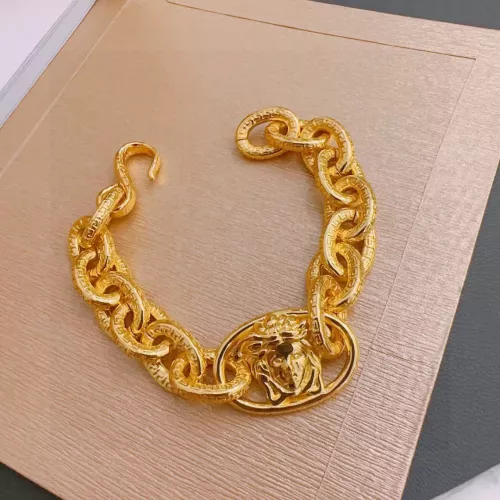 Cheap Versace Bracelets For Unisex #1373776 Replica Wholesale [$72.00 USD] [ITEM#1373776] on Replica Versace Bracelets