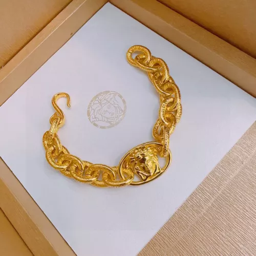 Cheap Versace Bracelets For Unisex #1373776 Replica Wholesale [$72.00 USD] [ITEM#1373776] on Replica Versace Bracelets