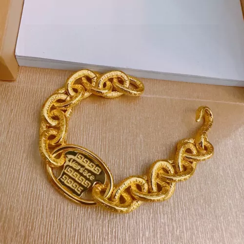 Cheap Versace Bracelets For Unisex #1373776 Replica Wholesale [$72.00 USD] [ITEM#1373776] on Replica Versace Bracelets