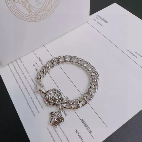 Cheap Versace Bracelets For Unisex #1373783 Replica Wholesale [$82.00 USD] [ITEM#1373783] on Replica Versace Bracelets