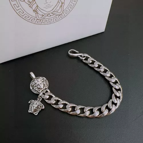Cheap Versace Bracelets For Unisex #1373783 Replica Wholesale [$82.00 USD] [ITEM#1373783] on Replica Versace Bracelets