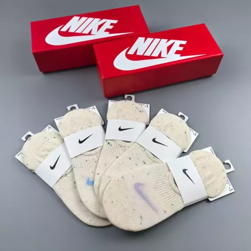 Cheap Nike Socks For Women #1378398 Replica Wholesale [$25.00 USD] [ITEM#1378398] on Replica Nike Socks